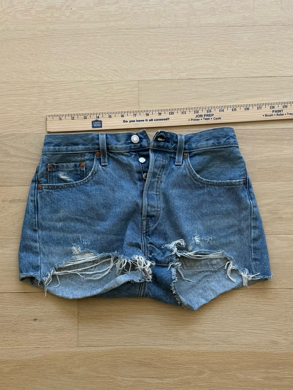 Levi’s 501 women’s denim shorts Size 28